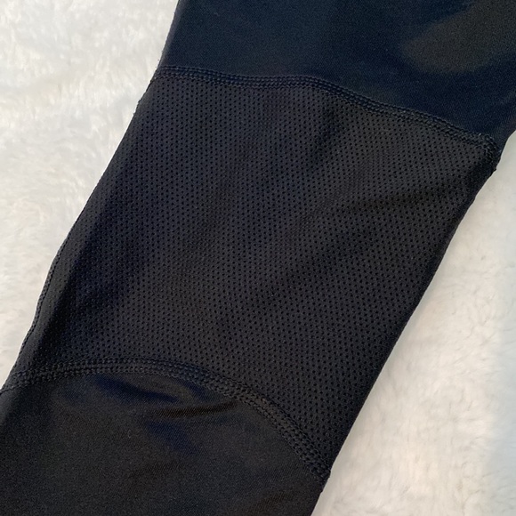 Cropped dri-fit Nike leggings (black) with reflectors and back pocket - Picture 8 of 9